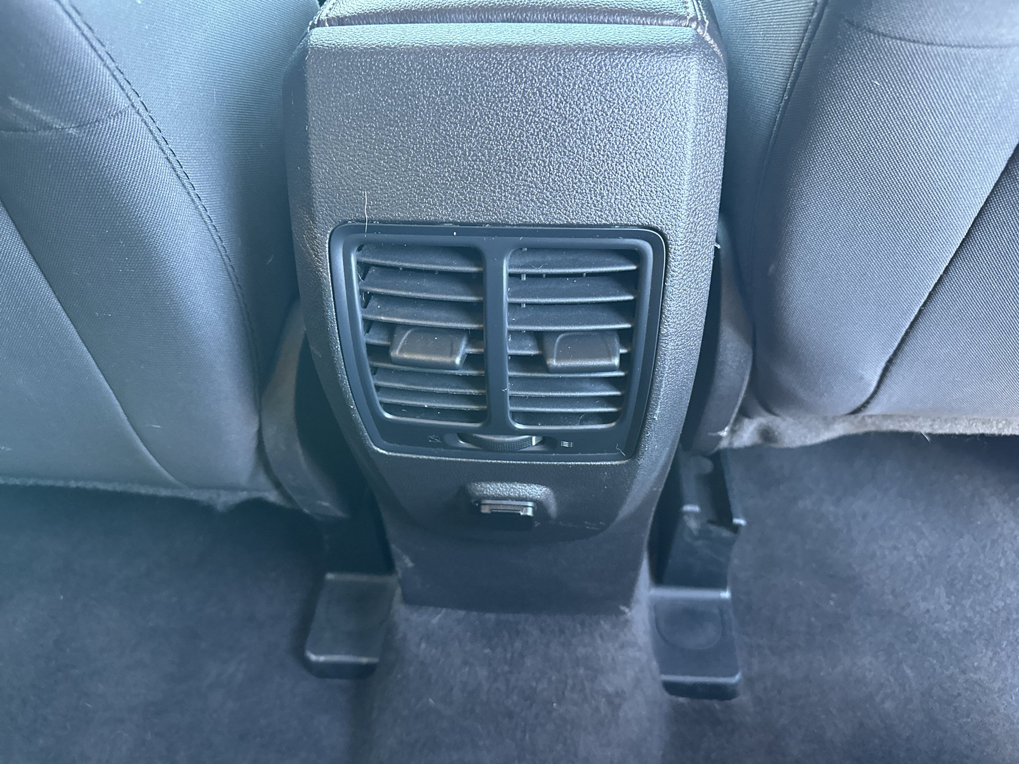 Used 2019 Lightning Blue Metallic Ford SE image 30