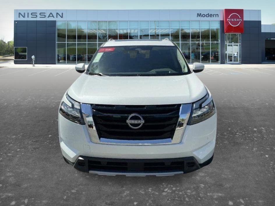 Used 2025 Everest White Pearl Tricoat Nissan Platinum image 6