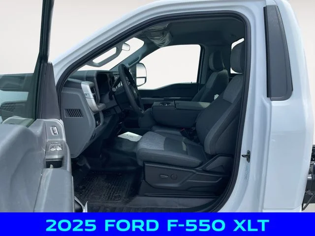 2025 Ford F-550 Super Duty Chassis Cab XLT - Photo 9