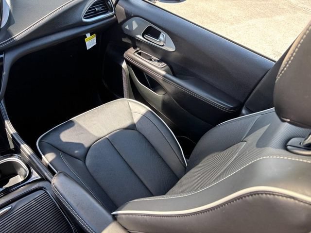 2026 Chrysler Pacifica Limited - Photo 16