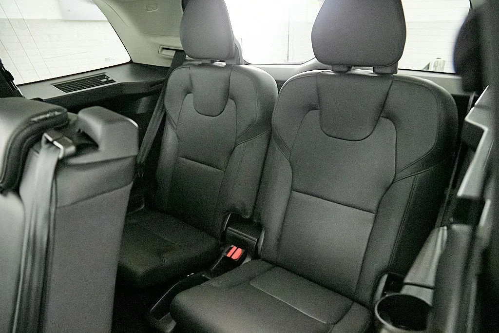 Certified Used 2023 Crystal White Volvo Core image 22