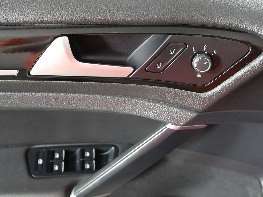 Used 2019 Red Volkswagen DCC & Navigation 4Motion image 33