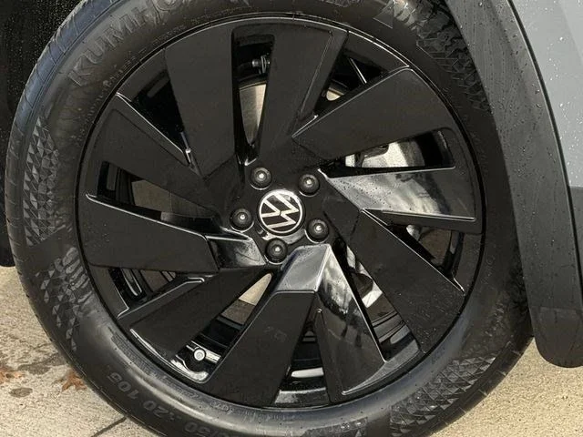 New 2026 Silver Volkswagen SE w/Technology image 6