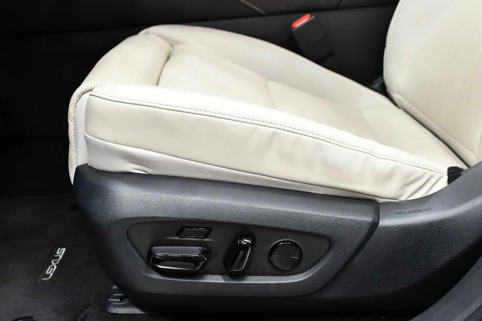 Used 2023 Eminent White Pearl Lexus Luxury image 16