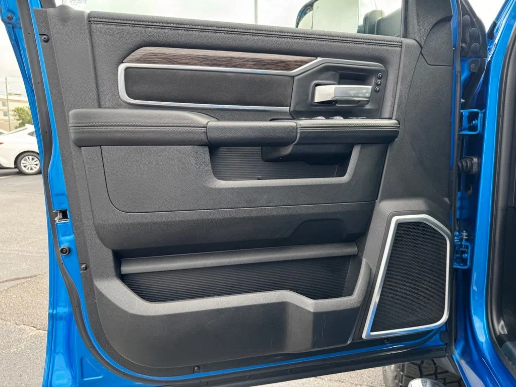 Used 2020 Blue Ram Laramie image 12