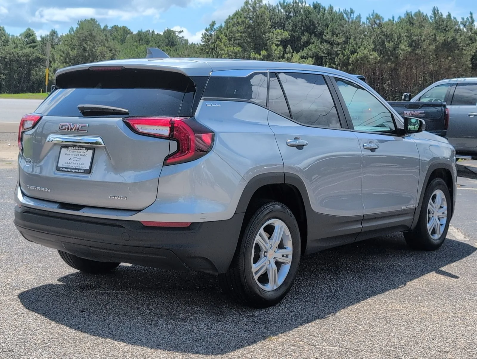 Used 2024 Sterling Metallic GMC SLE image 7