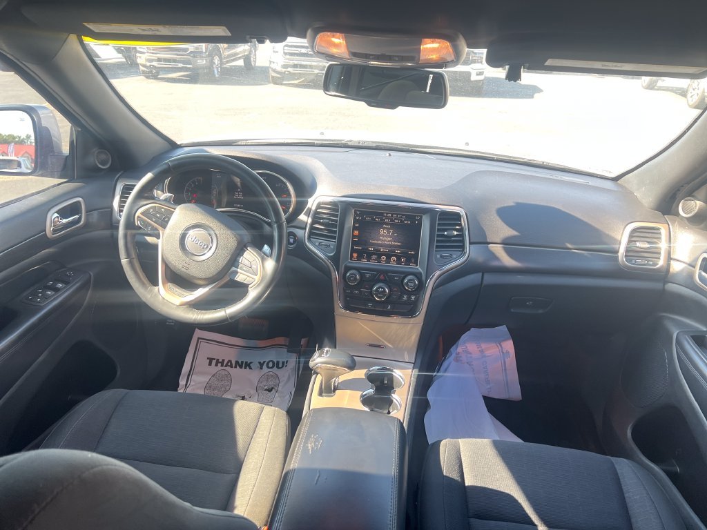 Used 2015 Silver Jeep Laredo image 26