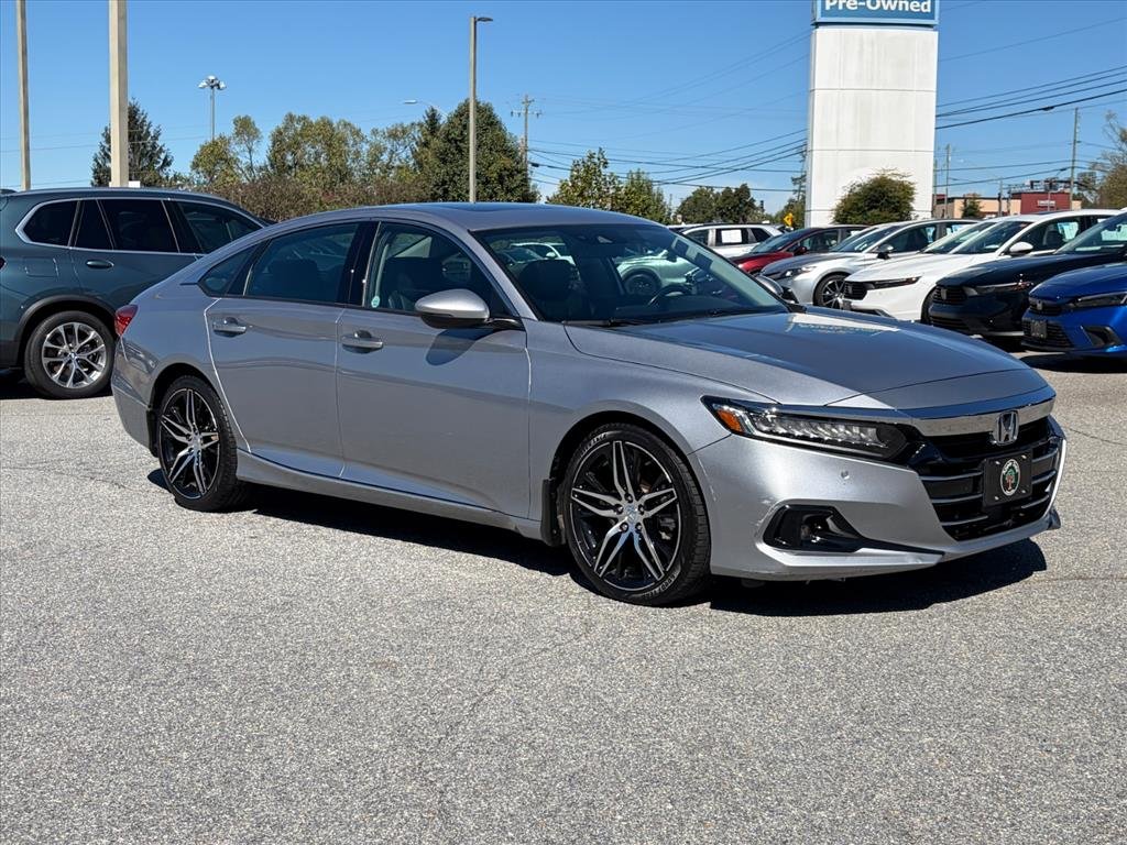 Used 2021 Lunar Silver Metallic Honda Touring image 2