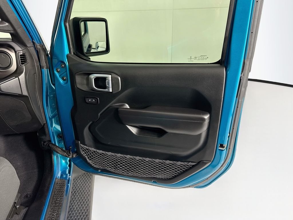 Used 2019 Bikini Pearlcoat Jeep Sport S image 25