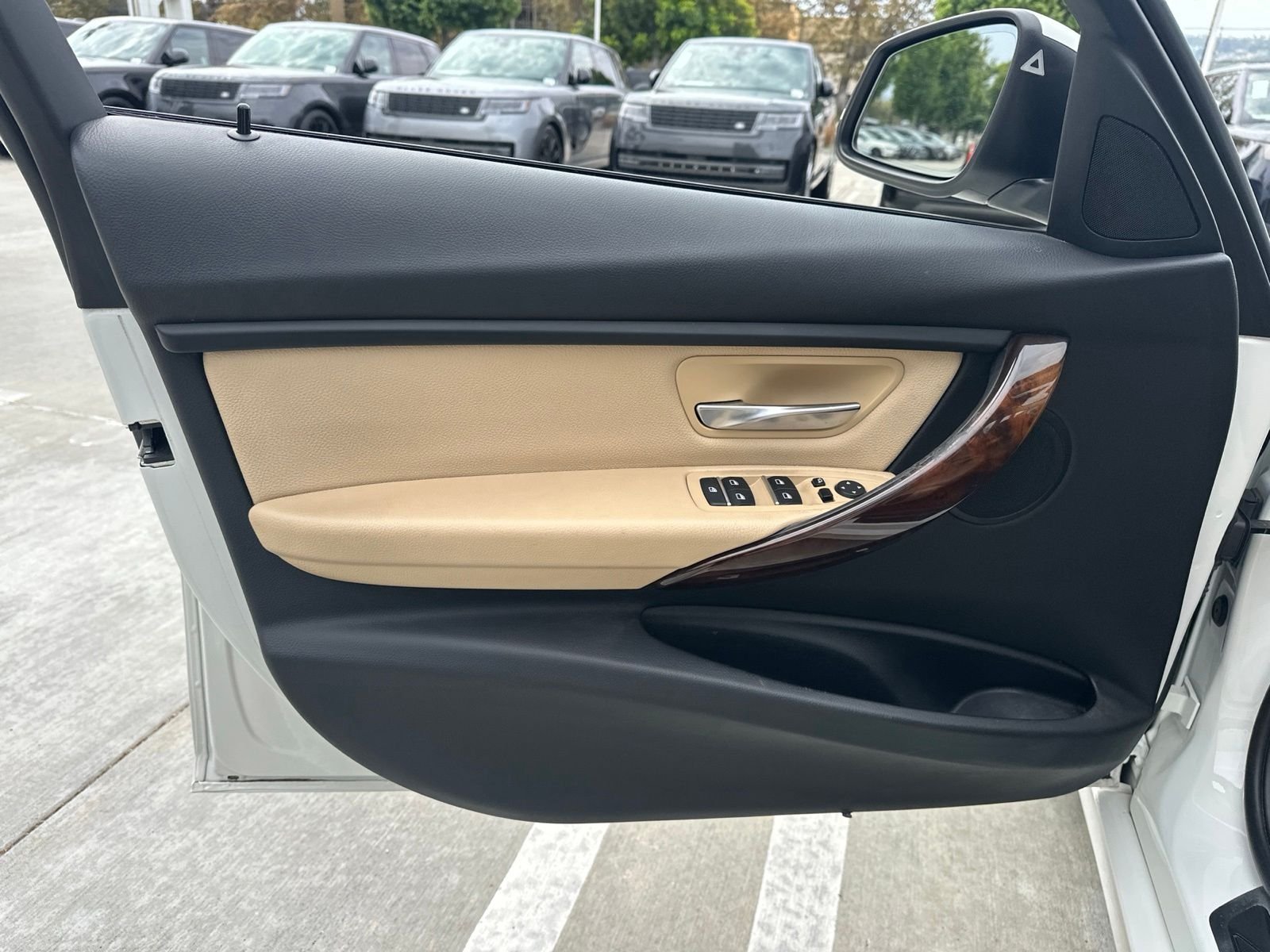 Used 2018 Alpine White BMW 320i image 12