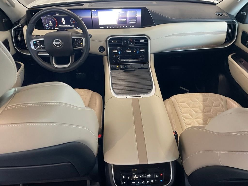 Used 2025 White Nissan Platinum image 12