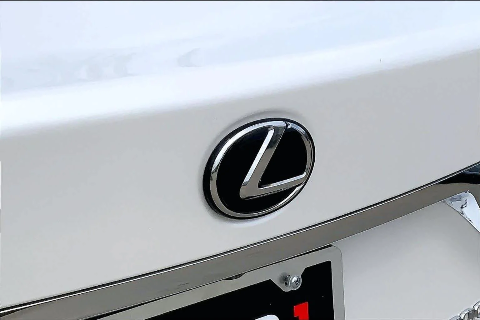 Used 2022 Eminent White Pearl Lexus  image 29