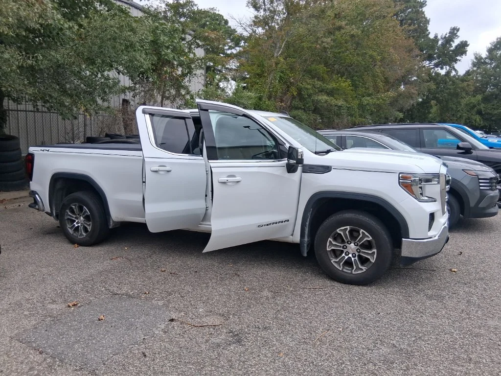 Used 2019 White GMC SLE image 14