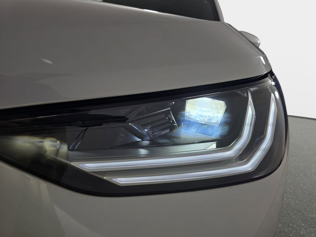 New 2026 Mineral White Metallic BMW 30 xDrive image 32