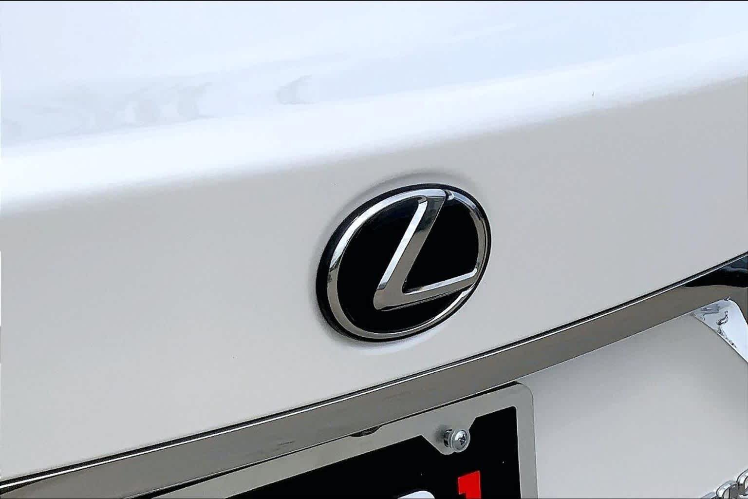 Used 2022 Eminent White Pearl Lexus  image 30