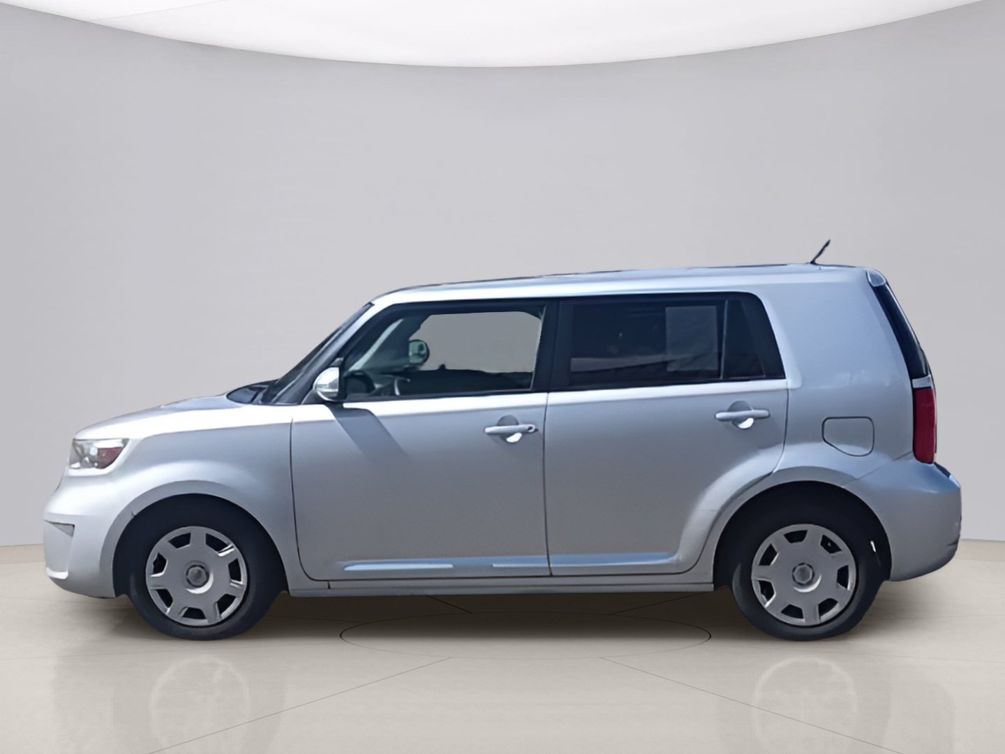 Used 2010 Silver Scion HATCHBACK image 2