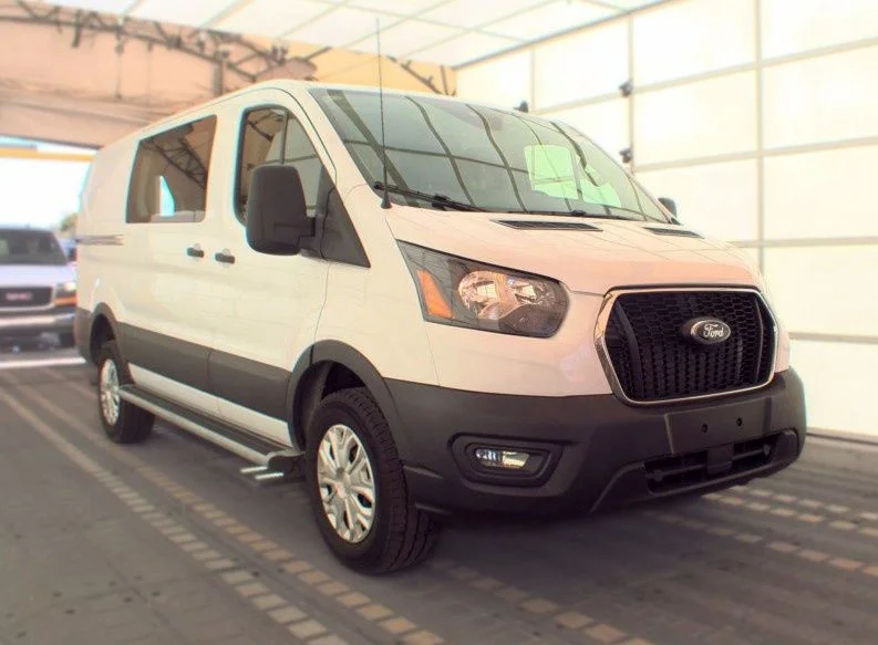 Used 2025 Oxford White Ford Base image 1