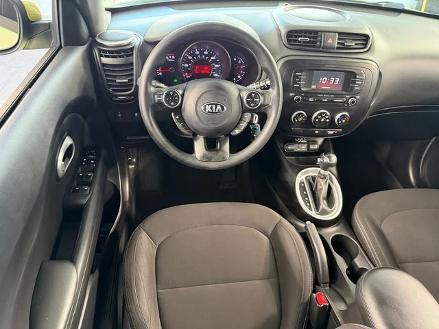 Used 2015 Green Kia Base image 9