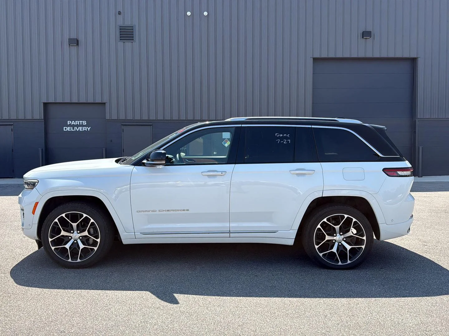 Used 2024 Bright White Jeep Summit Reserve image 5
