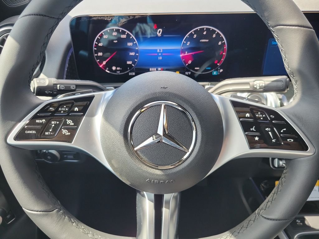 New 2026 Polar White Mercedes-Benz GLB 250 image 25