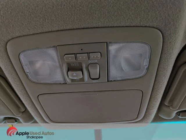 Used 2006 Gold Toyota Limited image 29