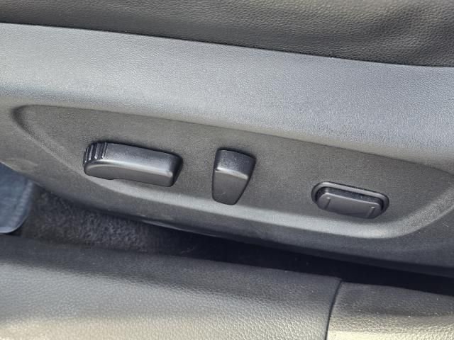 Used 2019  Nissan SL image 21