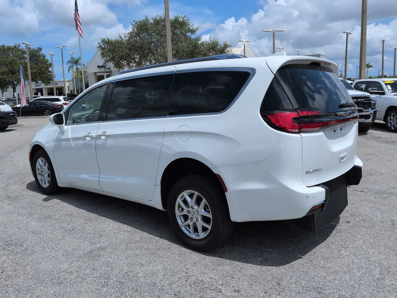 Used 2021 Bright White Clearcoat Chrysler Touring L image 7