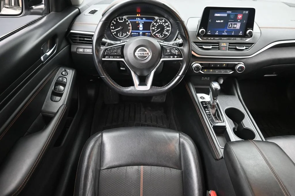 Used 2020 Silver Nissan 2.5 SR image 14