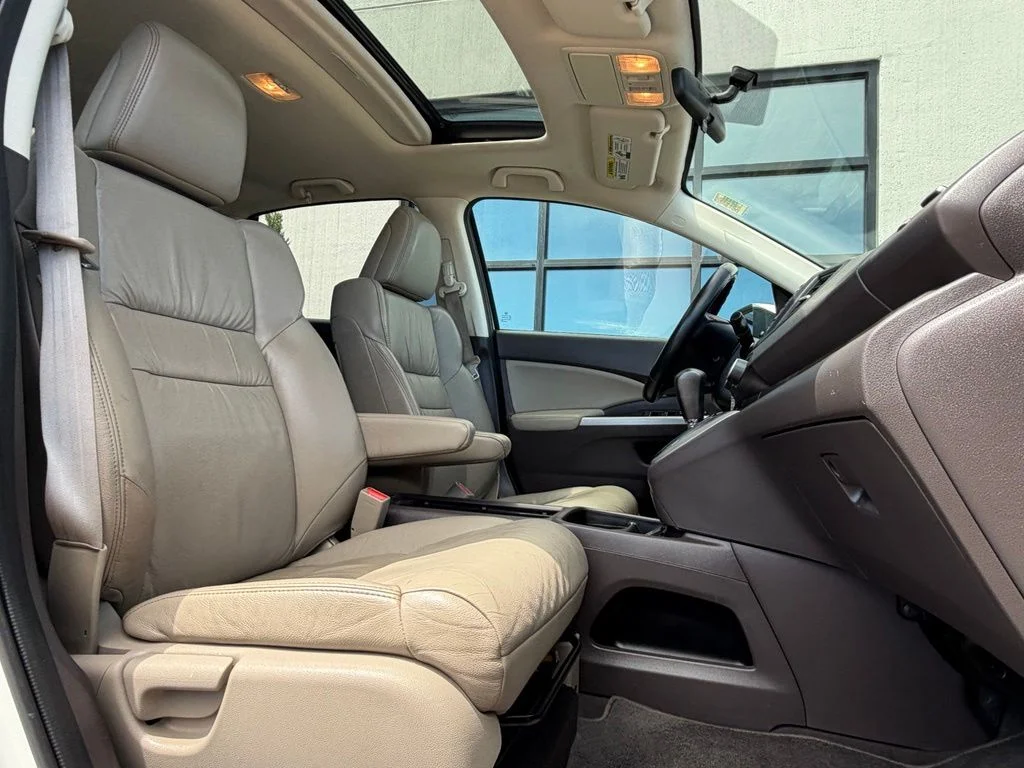 Used 2014 White Honda EX-L image 21