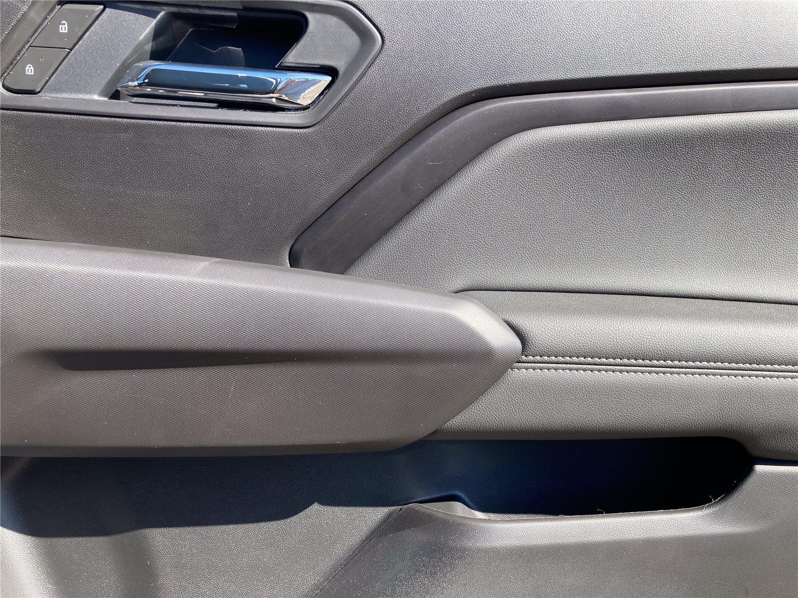 New 2026 Onyx Black GMC Elevation image 32