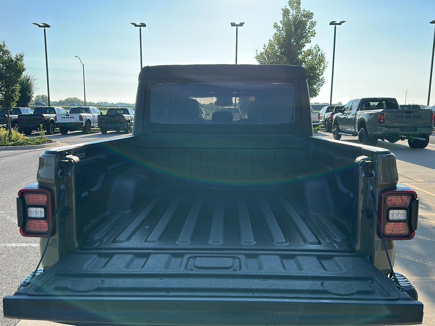 Used 2025 41 Jeep Rubicon image 4