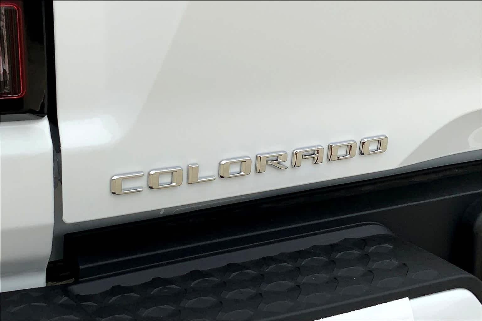 Used 2024 Summit White Chevrolet 2WD LT image 15
