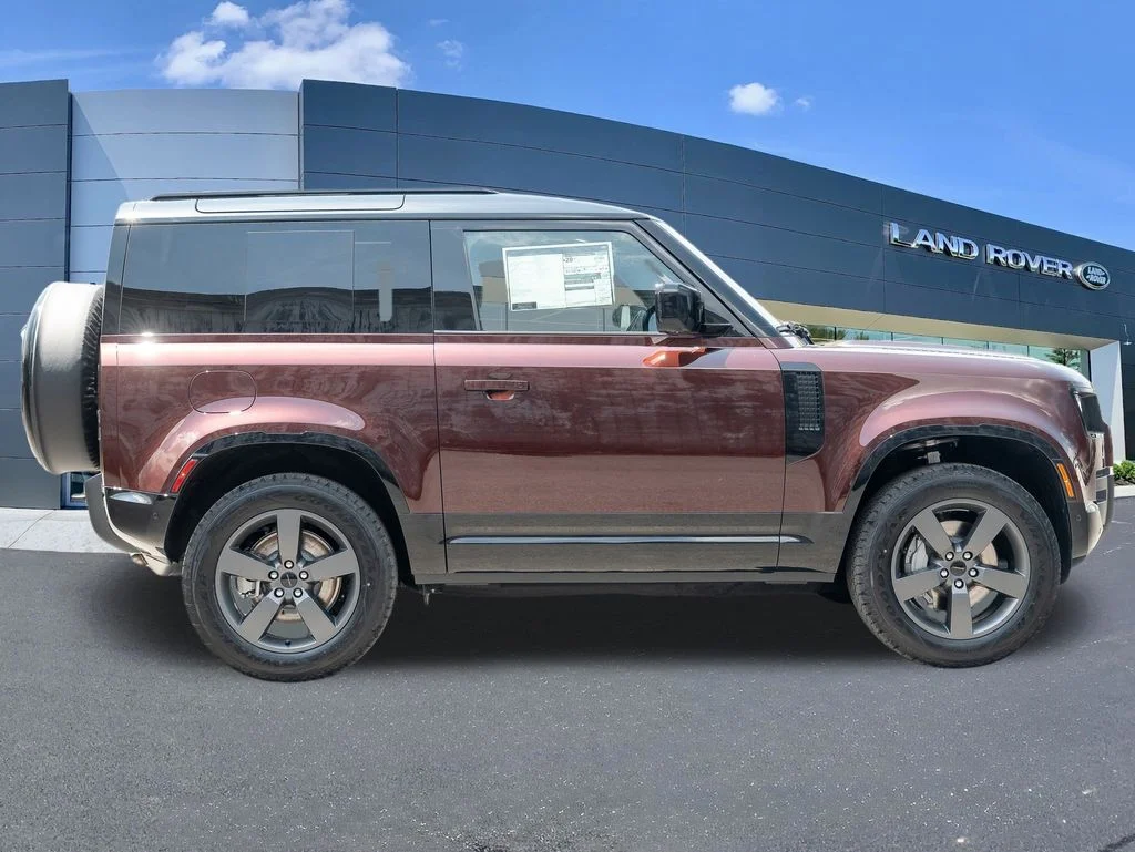 New 2026 Sedona Red Land Rover X image 8