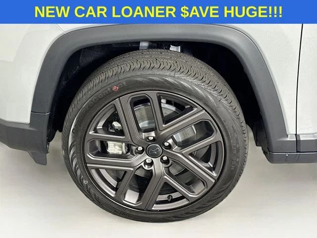 New 2026 Silver Zynith Metallic Clear-Coat Exterior Paint Jeep Latitude image 30