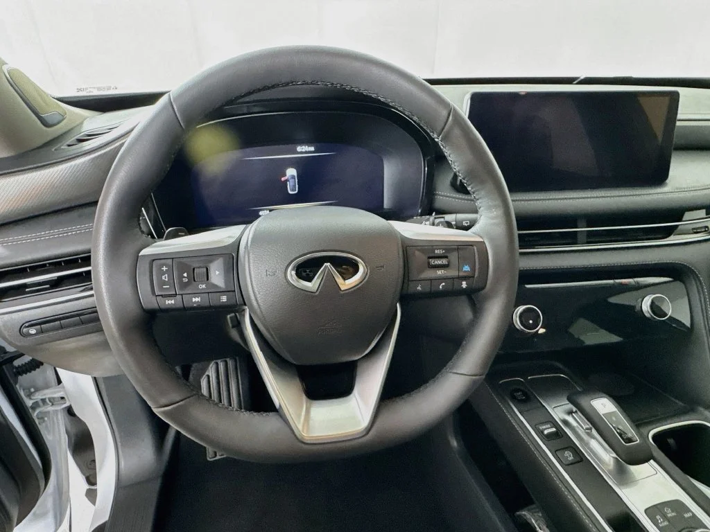 Certified Used 2027 White INFINITI LUXE image 14