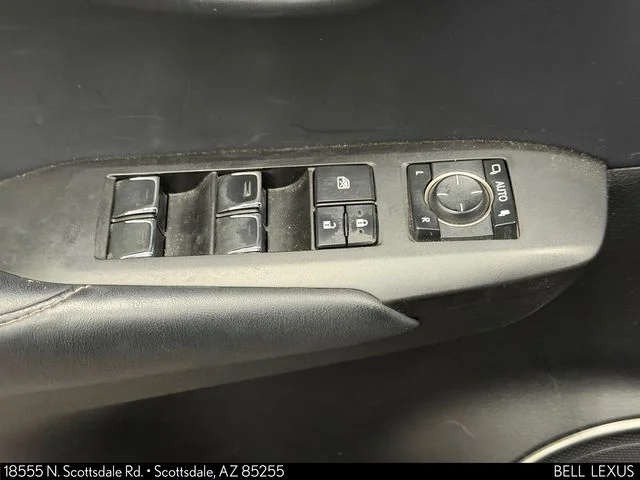 Used 2018  Lexus 300 image 17