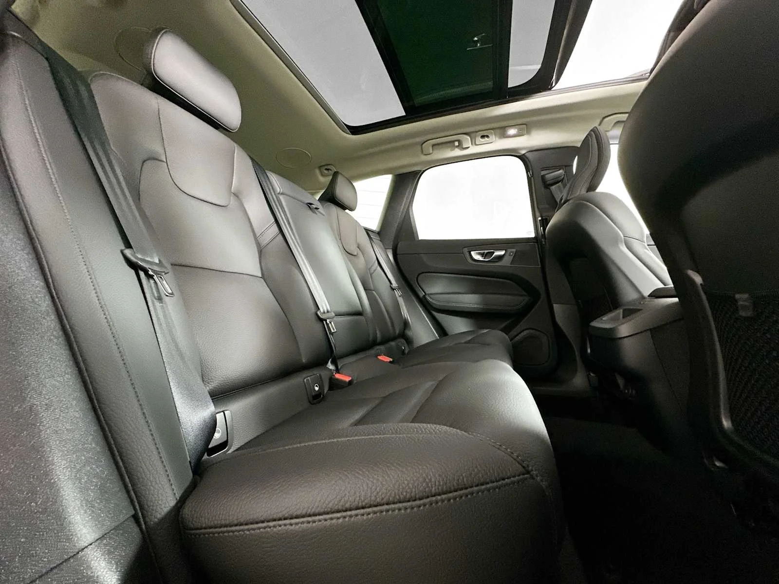 Certified Used 2025 Platinum Grey Volvo Plus image 22