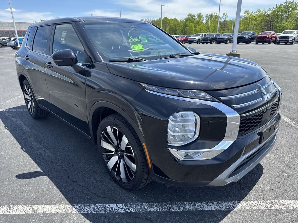 2025 Mitsubishi Outlander SE S-AWC's photo