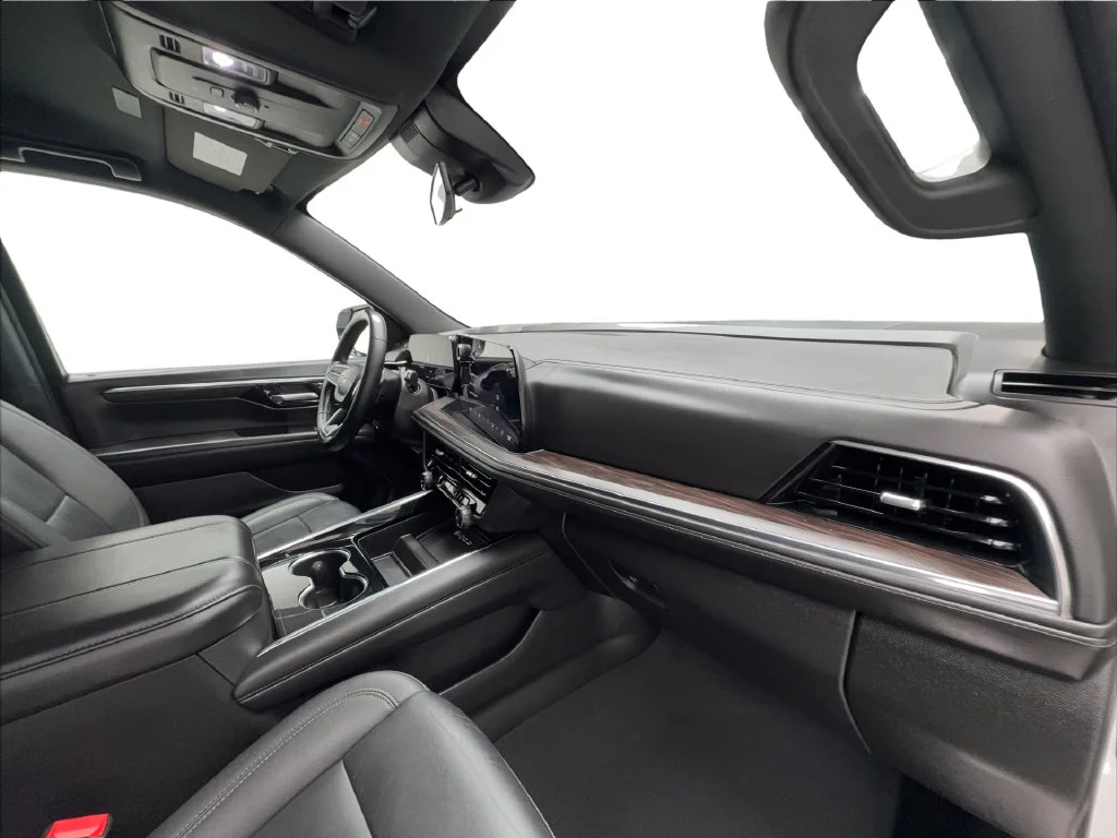 Used 2025 White Chevrolet LT image 41