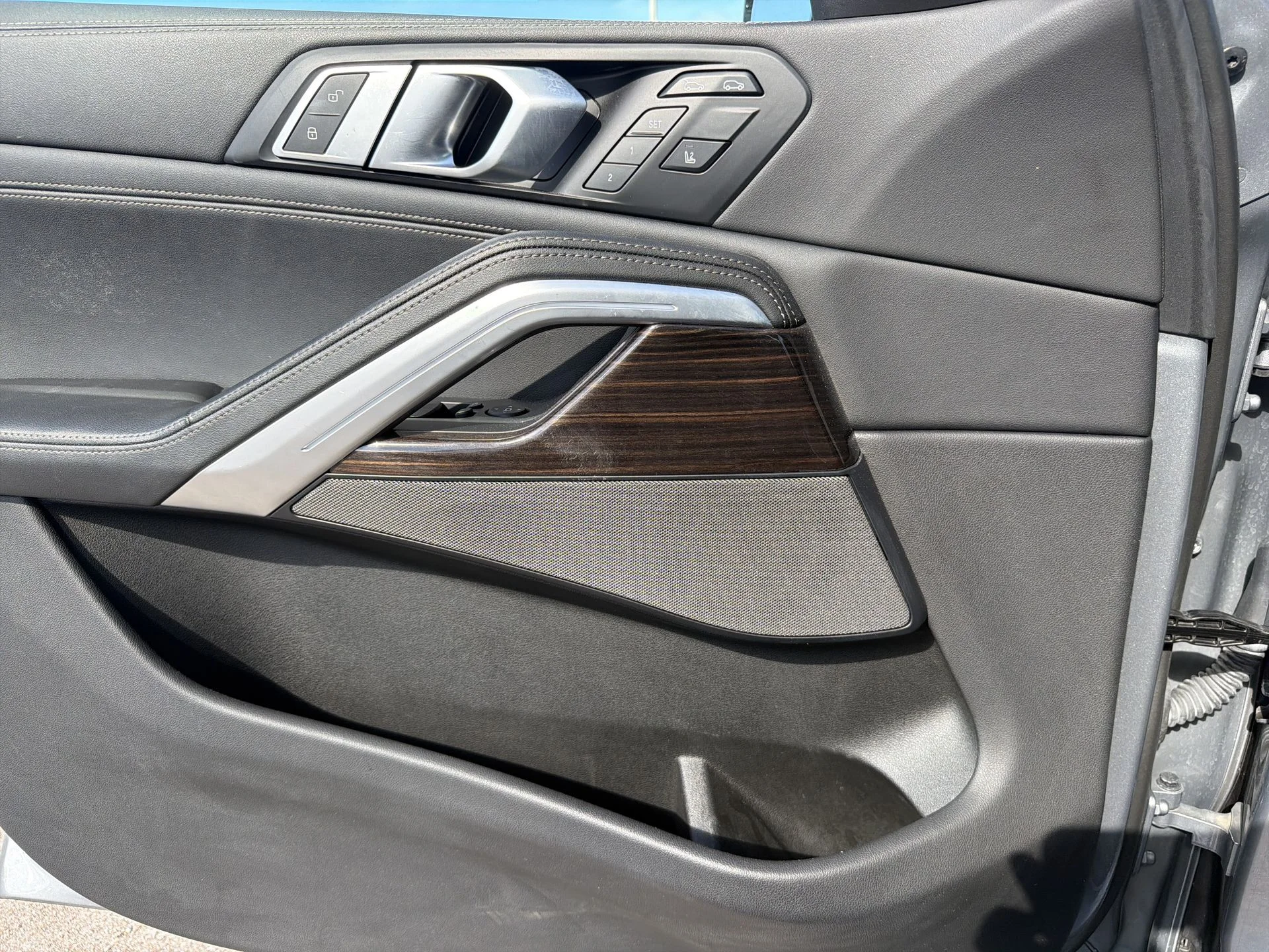 Used 2025 Skyscraper Grey Metallic BMW xDrive40i image 26