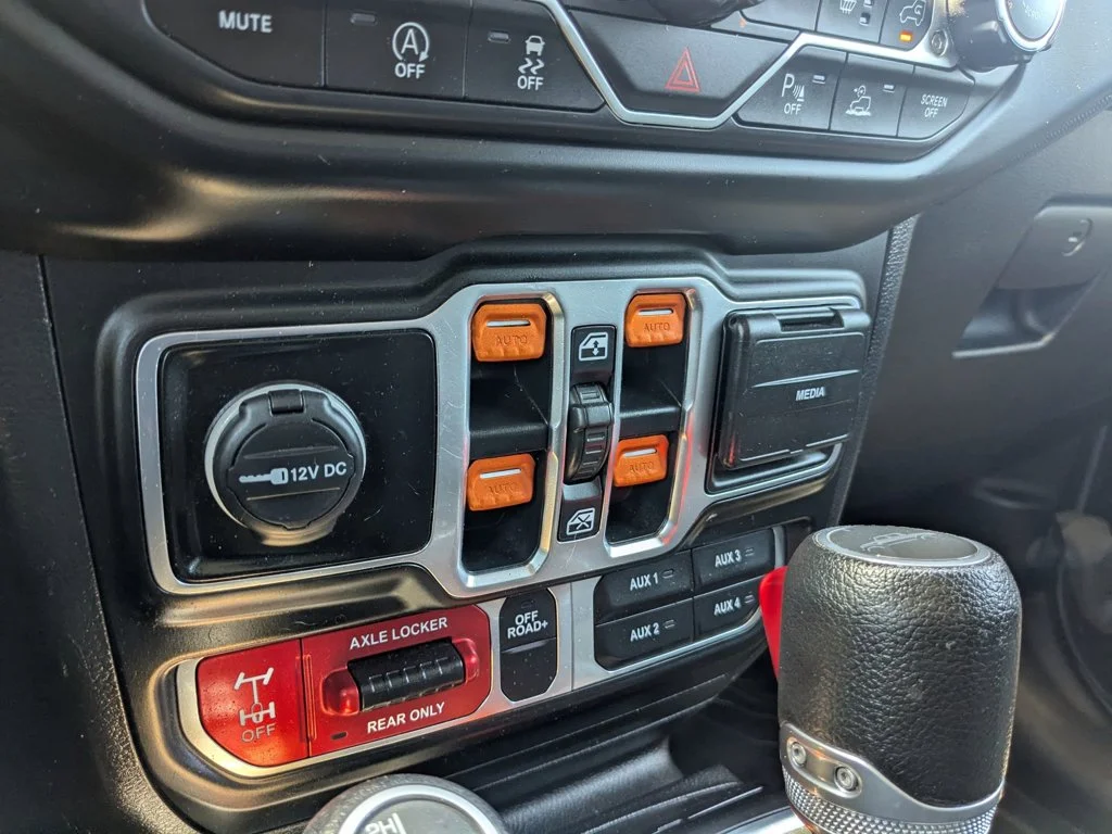 Used 2020 Black Clearcoat Jeep Mojave image 19