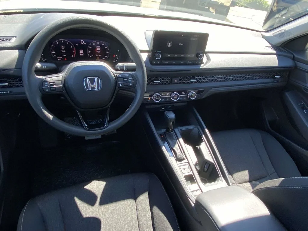 Certified Used 2025 White Honda SE image 15