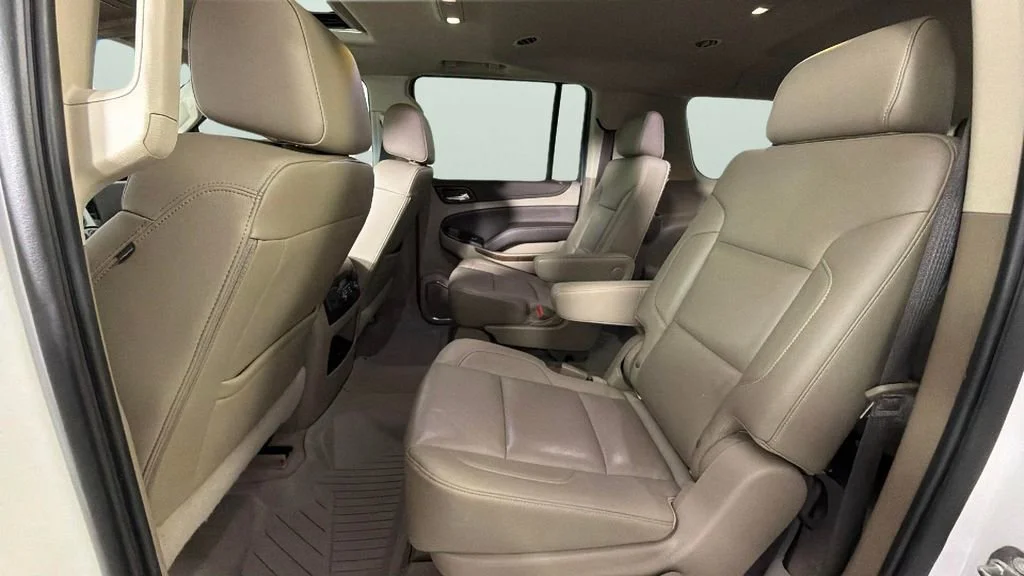 Used 2019 IRIDESCENT PEARL TRICOAT Chevrolet LT image 29