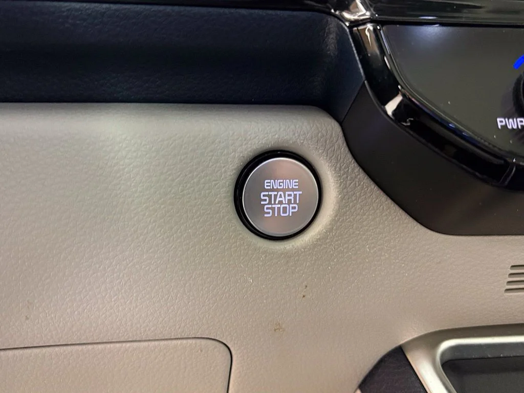 Used 2025 White Kia SX Prestige image 24