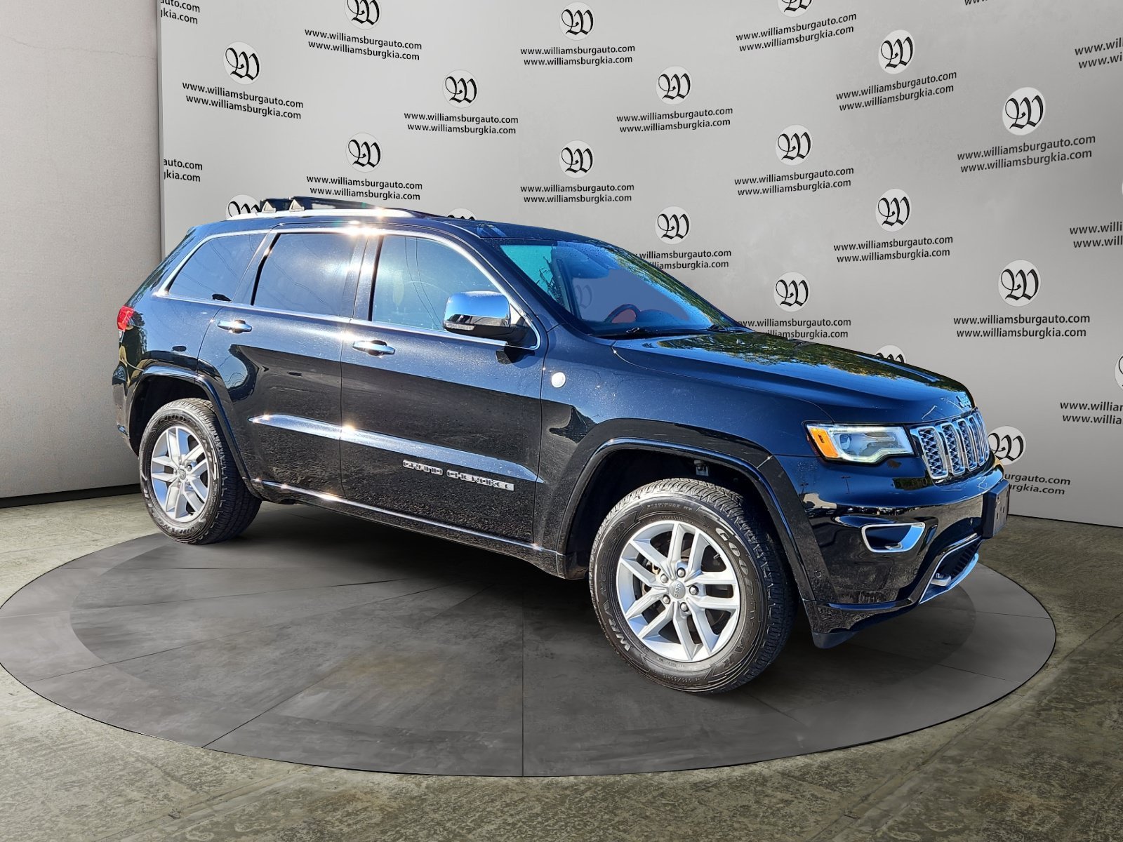 Used 2017 Black Jeep Overland image 7