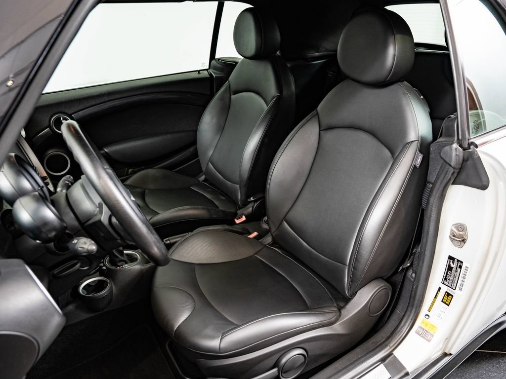 Used 2014 White Silver MINI  image 20