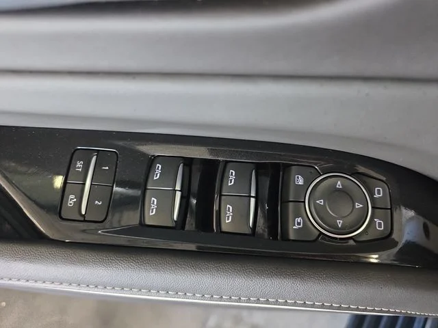 Used 2024 Crystal White Cadillac Sport Platinum image 31