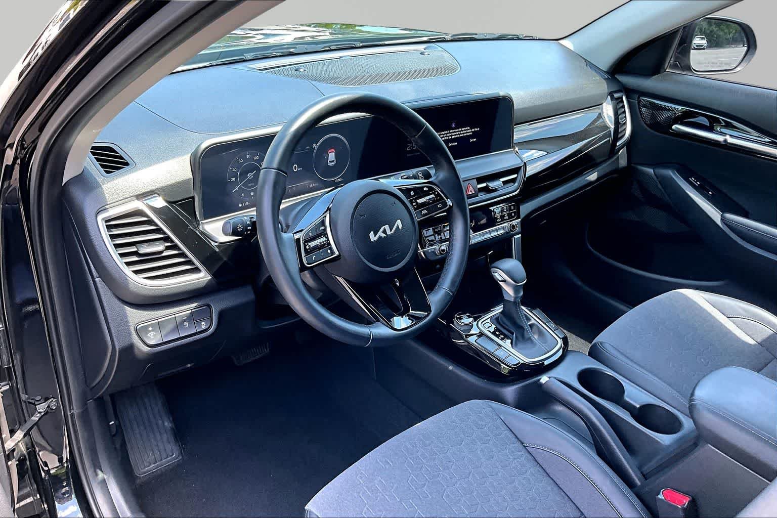 Used 2024 Fusion Black Kia S image 17