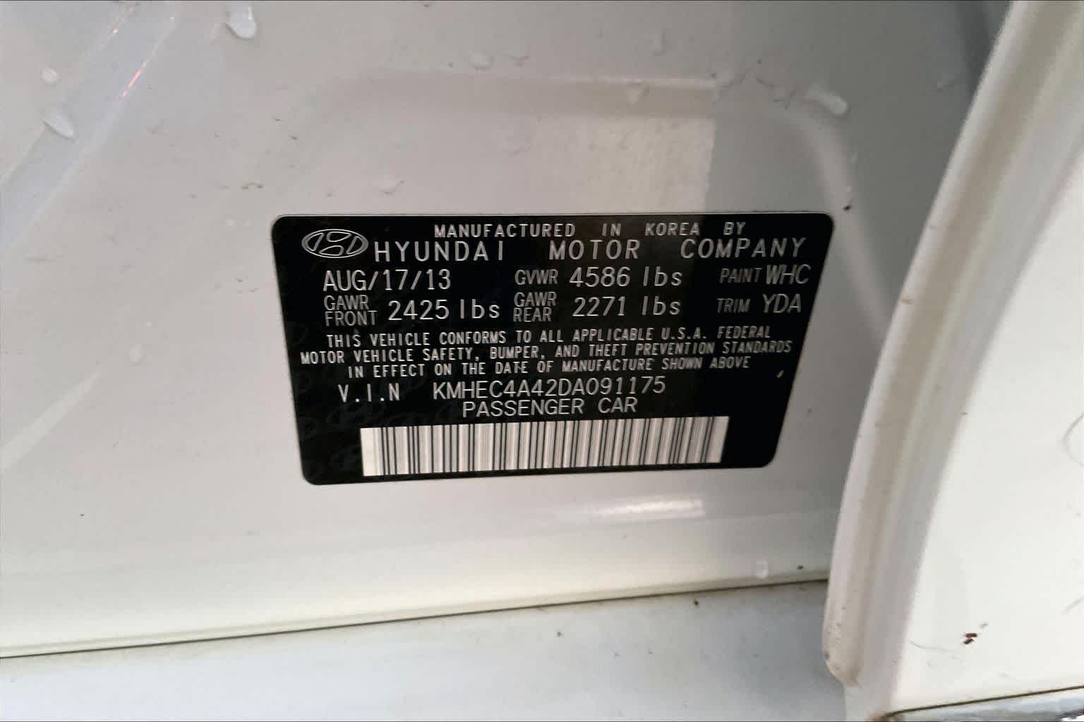 Used 2013 Porcelain White Pearl Hyundai  image 30
