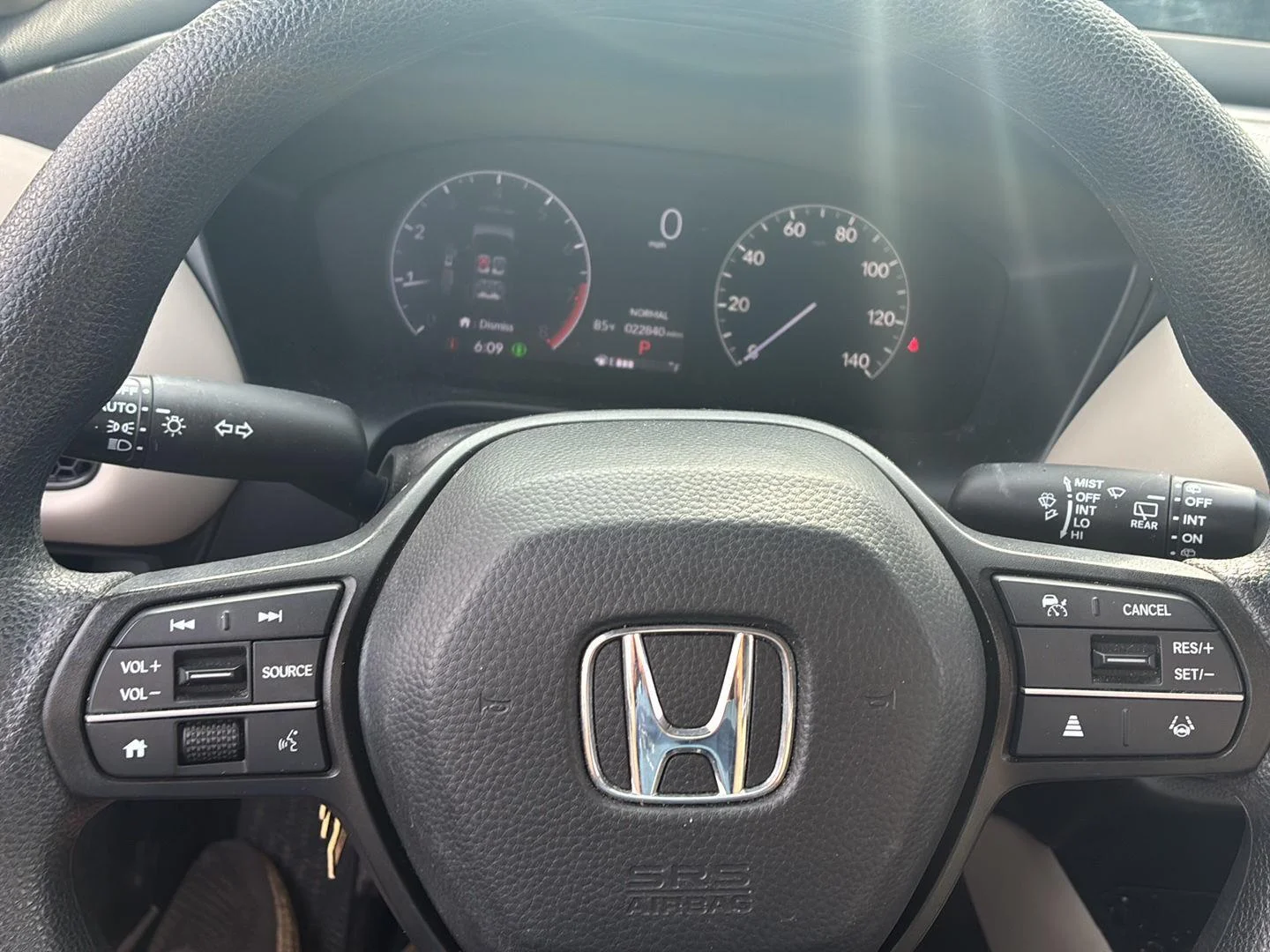 Used 2024 Lunar Silver Metallic Honda LX image 6